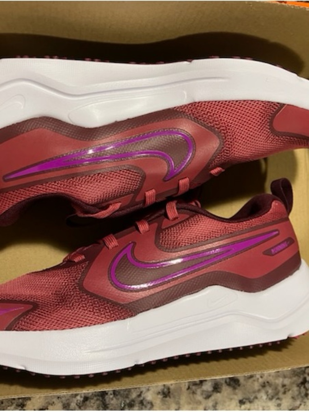 Nike Cosmic Runner